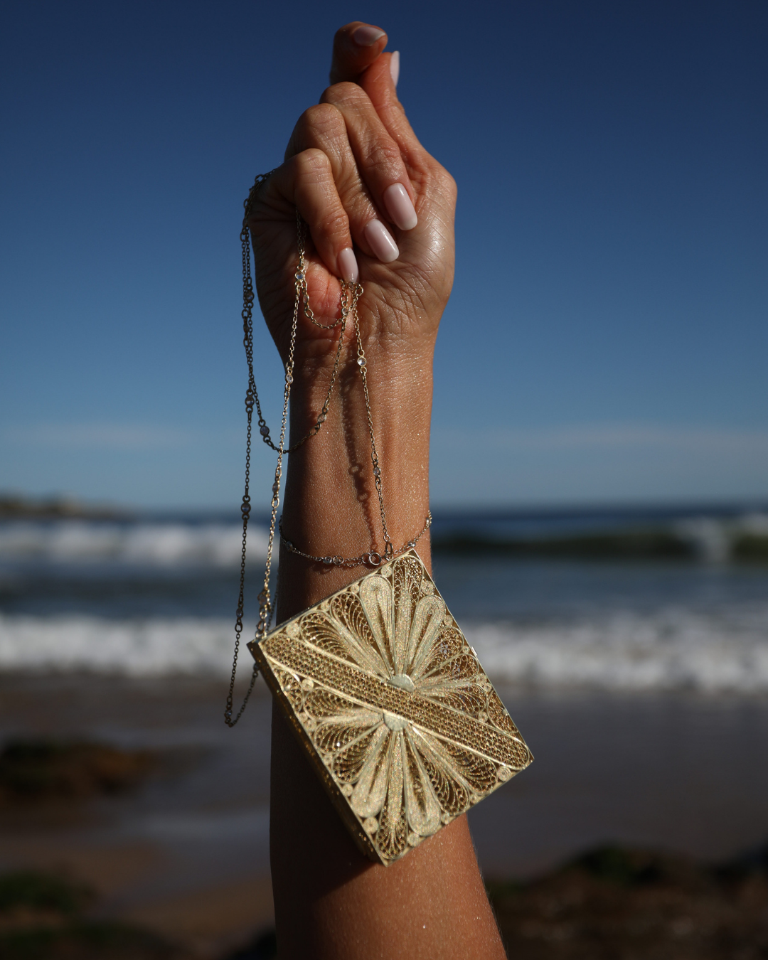 CARTERITA DE FILIGRANA BAÑADA EN ORO