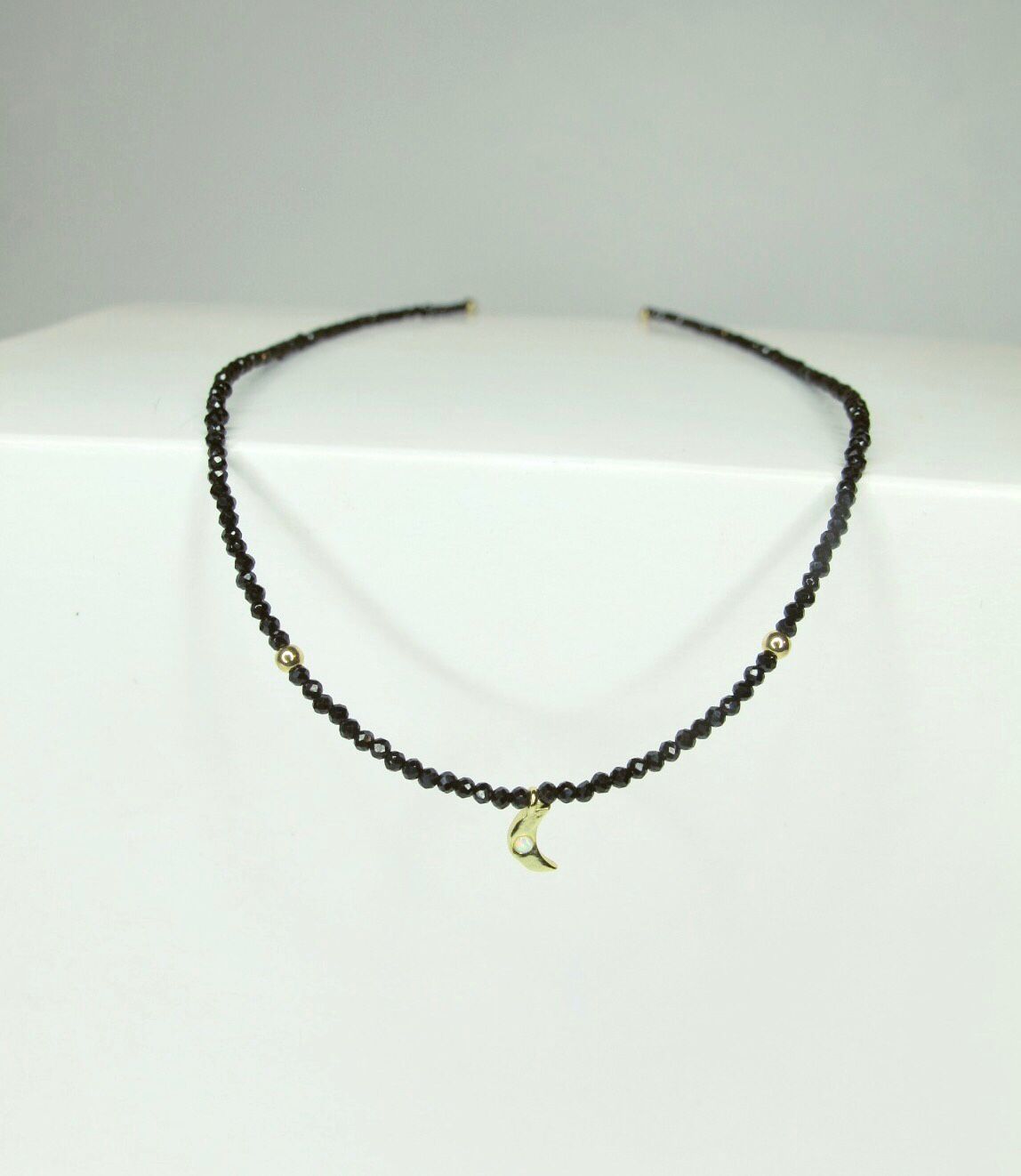 GARGANTILLA BLACK SPINEL